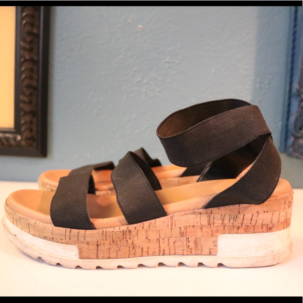 Classic Steve Madden sandals, size 8.5, black